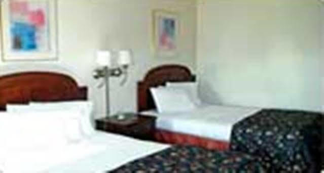 Charlotte Express Inn Εξωτερικό φωτογραφία