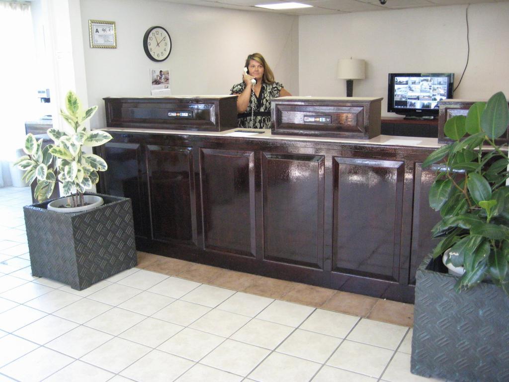 Charlotte Express Inn Εξωτερικό φωτογραφία