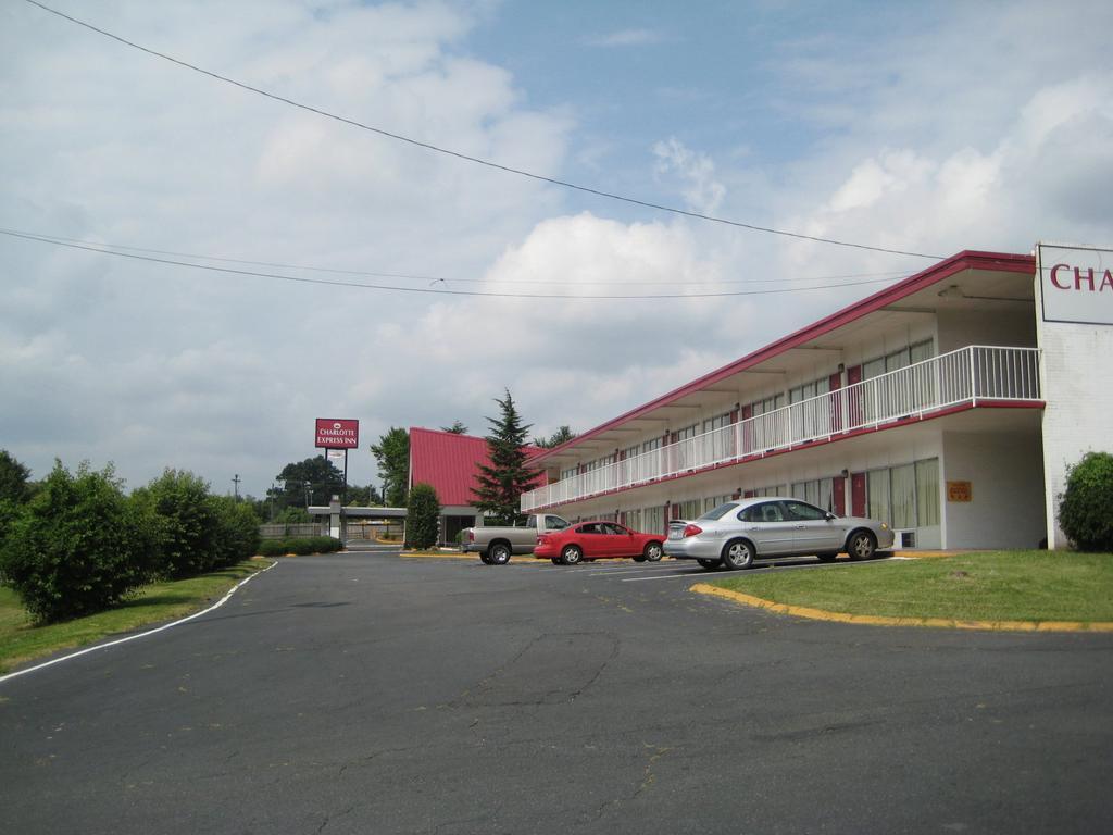 Charlotte Express Inn Εξωτερικό φωτογραφία